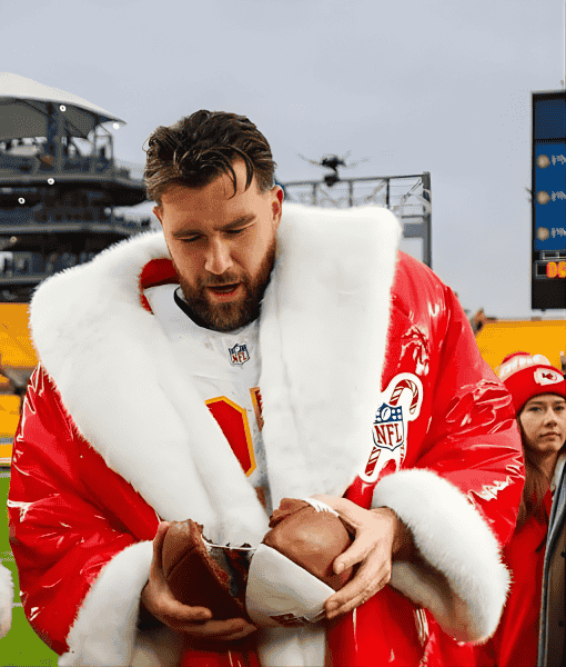 A Holiday Coat That Stole the Spotlight